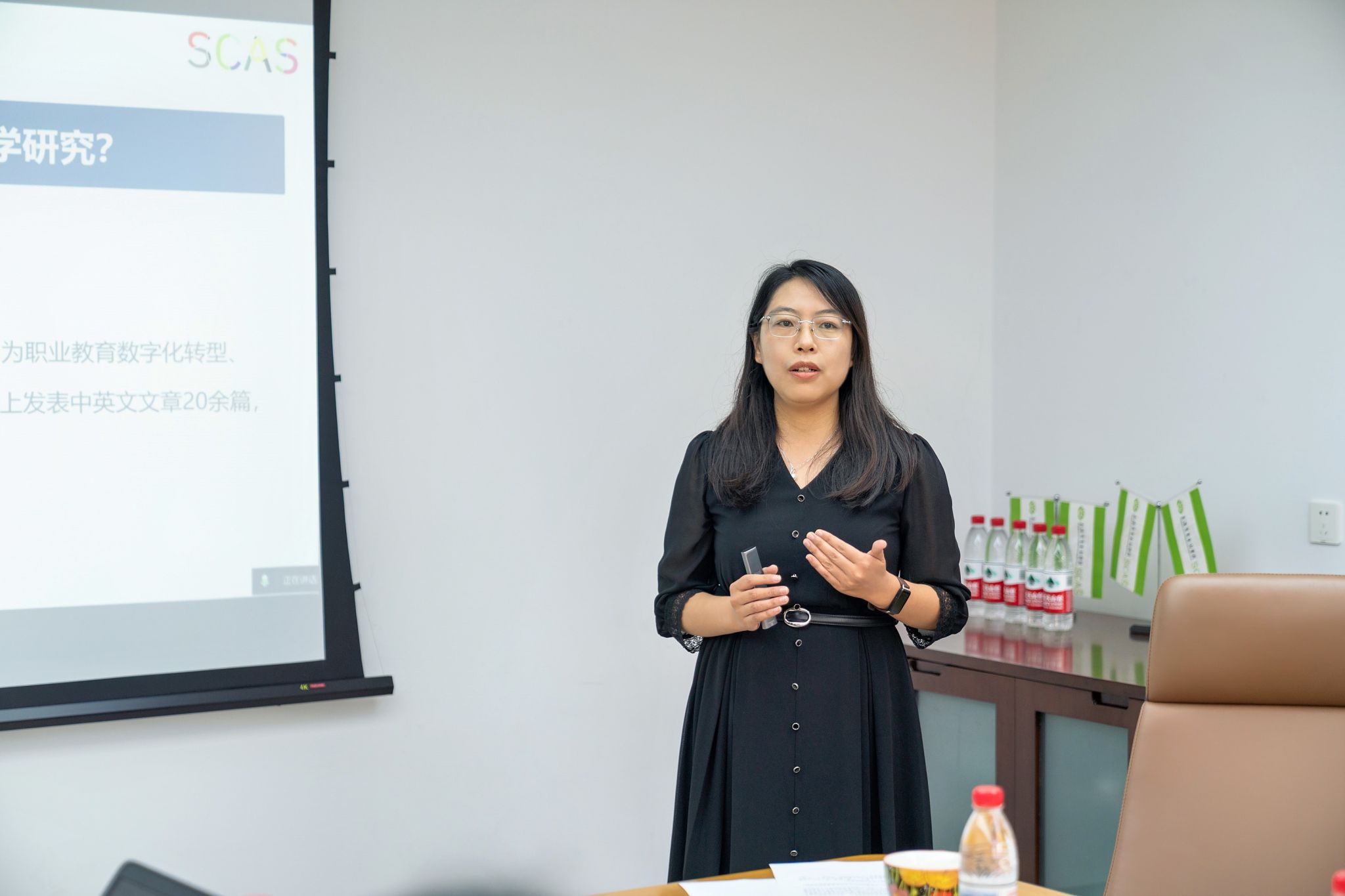 明确提出利用人工智能赋能教师教学